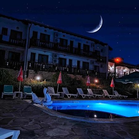 Family Complex Krisbo Hotell Donkovtsi Eksteriør bilde