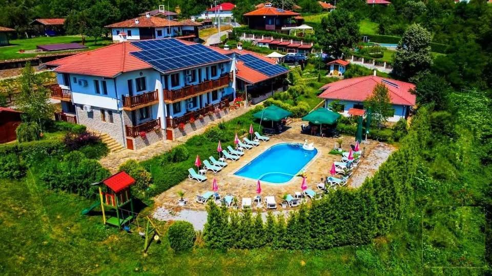 Family Complex Krisbo Hotell Donkovtsi Eksteriør bilde